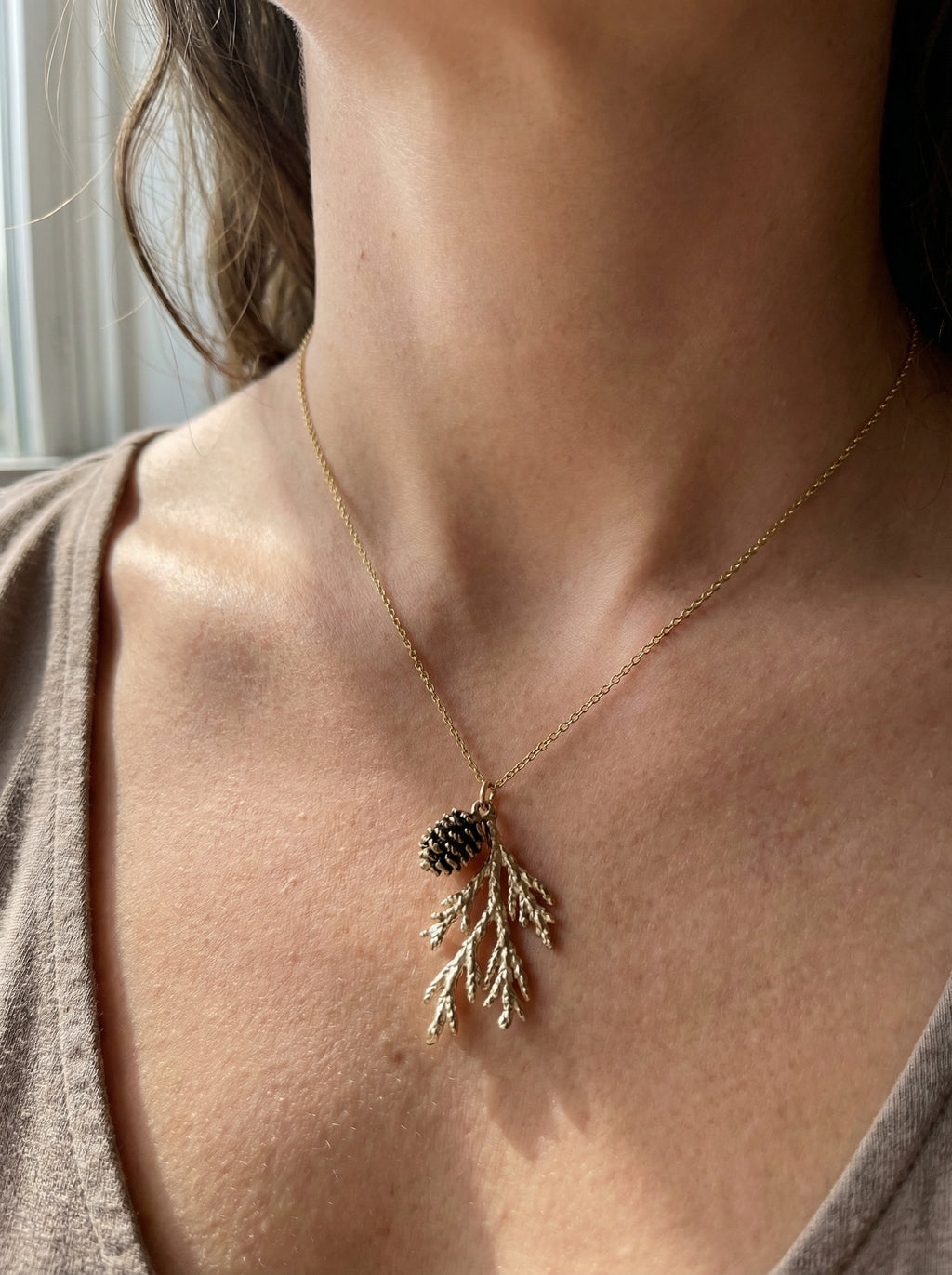 Ivy Leaf Gold Pendant